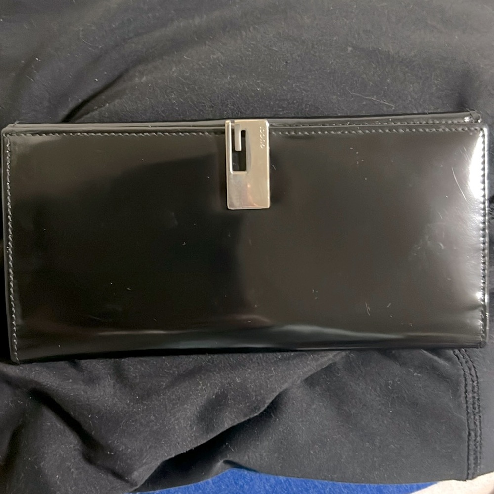 GUCCI WALLET- 7in x 3.5in- black glossy leather. Beautiful condition!